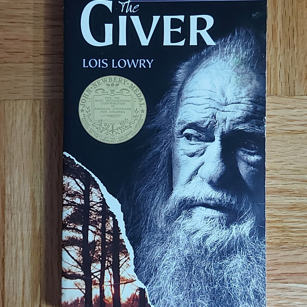 The Giver by Lois Lowry Paperback